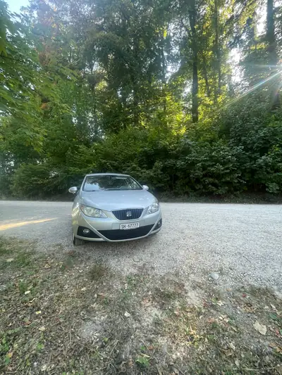 SEAT Ibiza 1.6 TDI 90 — Citadine fiable, moteur diesel économe, sans accident — vue extérieure