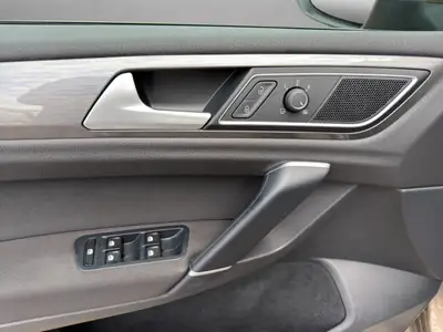 VW Golf Sportsvan 1.4 TSI Allstar — Monospace familial spacieux, navigation intégrée — Miniature 12