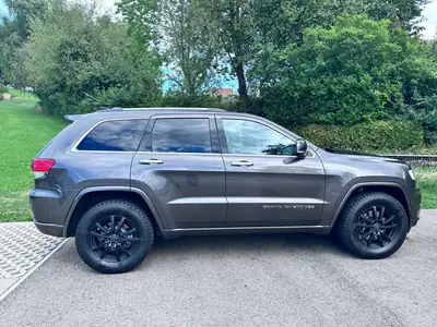 Jeep Grand Cherokee 3.0 CRD 250 Overland — SUV premium diesel, entretien complet 2025 — tableau de bord