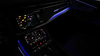 Audi Q8 55 TFSI S-line quattro ABT — 408 ch, suspension pneumatique, faible kilométrage — Miniatura 17