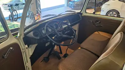 VW T2 Pickup 1972 — Classique emblématique, contrôle vétéran, état d'origine — Miniature 10