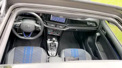 VW T-ROC 2.0 TSI R DSG 4motion — SUV dynamique, 300 ch et transmission intégrale — Innenraum