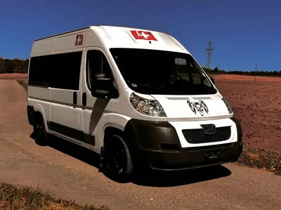 Peugeot Boxer 2.2 HDI 130 — Minibus 9 places, caméra de recul et chauffage intégré — côté