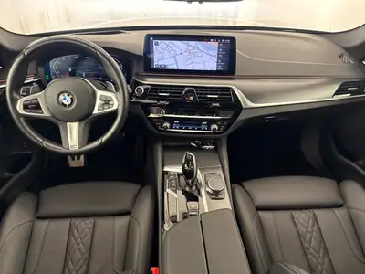 BMW 530i xDrive Touring M Sport — Break sportif 4x4, 20'300 km seulement — Miniature 7