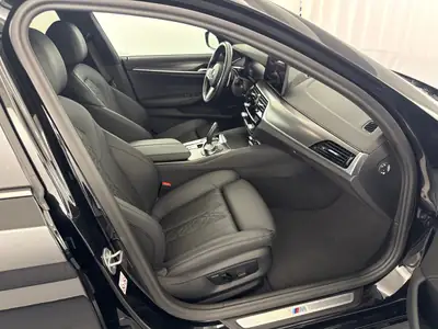 BMW 530i xDrive Touring M Sport — Break sportif 4x4, 20'300 km seulement — Miniature 9