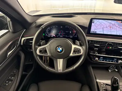 BMW 530i xDrive Touring M Sport — Break sportif 4x4, 20'300 km seulement — Miniature 12