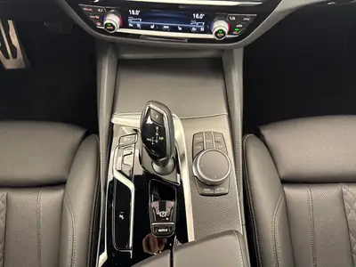 BMW 530i xDrive Touring M Sport — Break sportif 4x4, 20'300 km seulement — Miniature 14