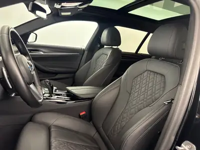 BMW 530i xDrive Touring M Sport — Break sportif 4x4, 20'300 km seulement — Miniature 15