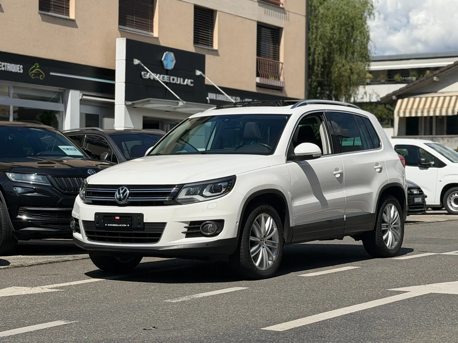 VW Tiguan 2.0 TDI BlueMotion — SUV 4Motion robuste avec crochet d'attelage