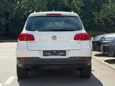VW Tiguan 2.0 TDI BlueMotion — SUV 4Motion robuste avec crochet d'attelage — détail