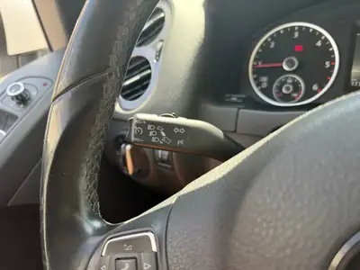 VW Tiguan 2.0 TDI BlueMotion — SUV 4Motion robuste avec crochet d'attelage — Miniature 12