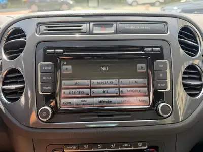 VW Tiguan 2.0 TDI BlueMotion — SUV 4Motion robuste avec crochet d'attelage — Miniature 15