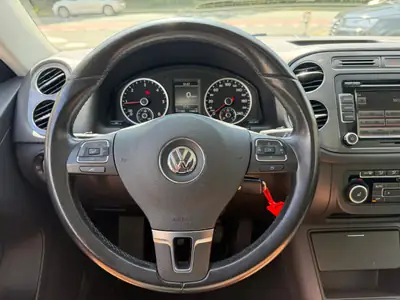 VW Tiguan 2.0 TDI BlueMotion — SUV 4Motion robuste avec crochet d'attelage — Miniature 13