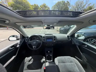 VW Tiguan 2.0 TDI BlueMotion — SUV 4Motion robuste avec crochet d'attelage — Miniature 14