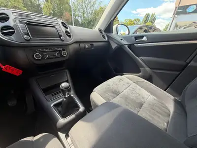 VW Tiguan 2.0 TDI BlueMotion — SUV 4Motion robuste avec crochet d'attelage — Miniature 20