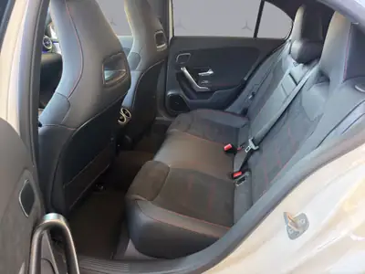 Mercedes-Benz A 35 AMG 4matic — Berline sportive haute performance, quasi neuve — Miniature 11