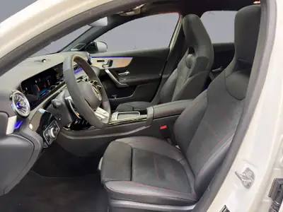 Mercedes-Benz A 35 AMG 4matic — Berline sportive haute performance, quasi neuve — Miniature 10