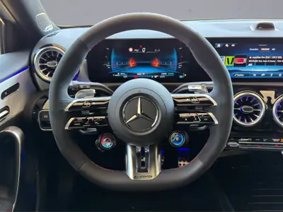Mercedes-Benz A 35 AMG 4matic — Berline sportive haute performance, quasi neuve — Miniature 12