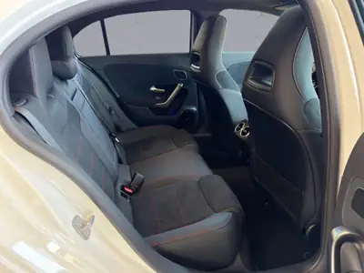 Mercedes-Benz A 35 AMG 4matic — Berline sportive haute performance, quasi neuve — Miniature 22