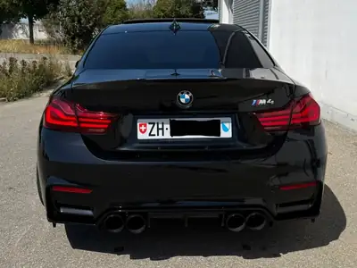 BMW M4 Coupé — Sportive haute performance, 60'000 km, intérieur cuir rouge — Armaturenbrett