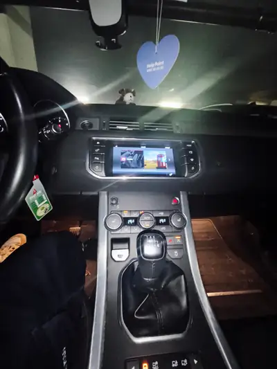 Land Rover Range Rover Evoque 2.0 TD4 — SUV compact 4x4, jantes hiver incluses — side view