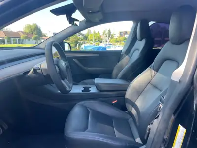 Tesla Model Y Basis 2023 — SUV électrique performant, pneus hiver neufs inclus — détail