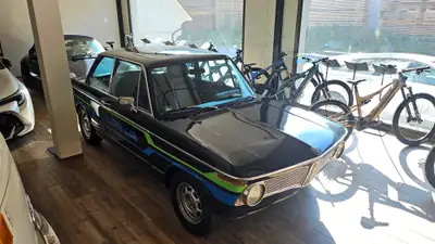 BMW 2002 TII 1973 — L'icône sportive des années 70, 60'000 km seulement — Miniature 14