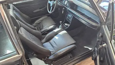 BMW 2002 TII 1973 — L'icône sportive des années 70, 60'000 km seulement — Miniature 16