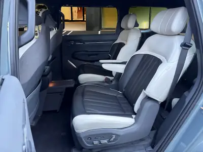 Kia EV9 99.8 kWh GT-Line 4x4 — SUV électrique 7 places, 385 ch, très peu roulé — Miniature 10