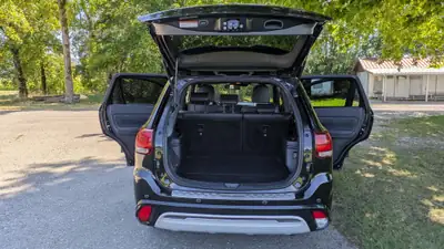 Mitsubishi Outlander 2.4 PHEV Diamond — SUV hybride rechargeable, tout-terrain fiable — détail