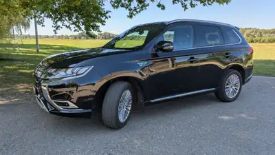 Mitsubishi Outlander 2.4 PHEV Diamond — SUV hybride rechargeable, tout-terrain fiable — Miniature 9
