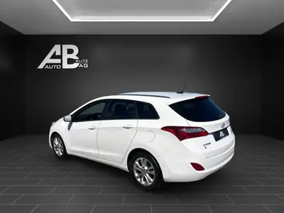 Hyundai i30 Wagon 1.6 CRDi — Break diesel robuste, première main, entretien à jour — arrière