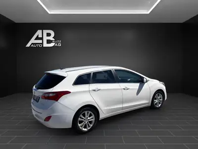 Hyundai i30 Wagon 1.6 CRDi — Break diesel robuste, première main, entretien à jour — tableau de bord