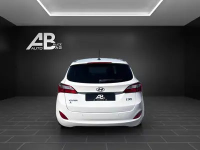 Hyundai i30 Wagon 1.6 CRDi — Break diesel robuste, première main, entretien à jour — intérieur