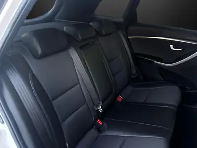 Hyundai i30 Wagon 1.6 CRDi — Break diesel robuste, première main, entretien à jour — Miniature 13