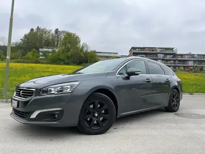 Peugeot 508 Break 1.6i — Break familial automatique, attelage et toit équipés — vue extérieure
