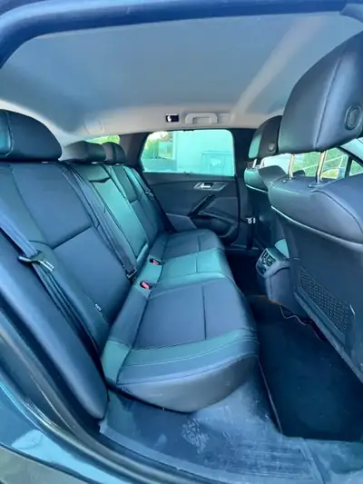 Peugeot 508 Break 1.6i — Break familial automatique, attelage et toit équipés — intérieur