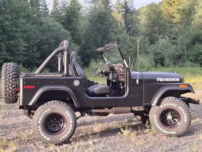 Jeep CJ Renegade V8 — Légende 4x4 des années 70, moteur puissant et authentique — arrière