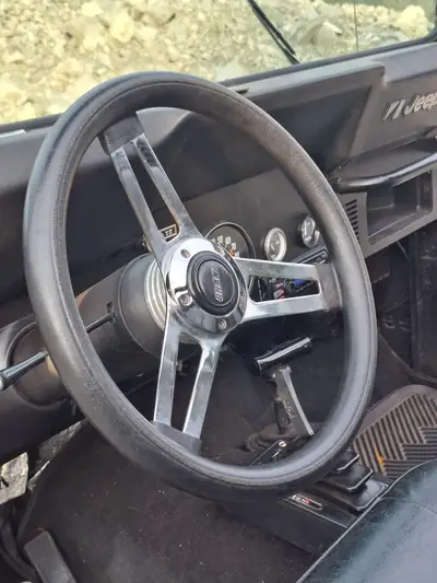 Jeep CJ Renegade V8 — Légende 4x4 des années 70, moteur puissant et authentique — Miniature 14