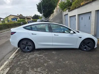 Tesla Model 3 Standard Range Plus — Électrique performante, 52'000 km seulement — côté