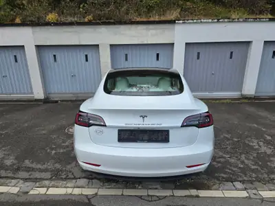 Tesla Model 3 Standard Range Plus — Électrique performante, 52'000 km seulement — arrière