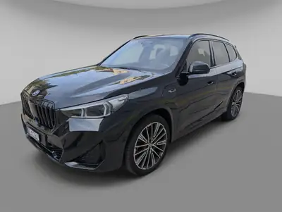 BMW X1 30e xDrive Hybrid M Sport — SUV rechargeable performant, 45'000 km seulement — vista posteriore