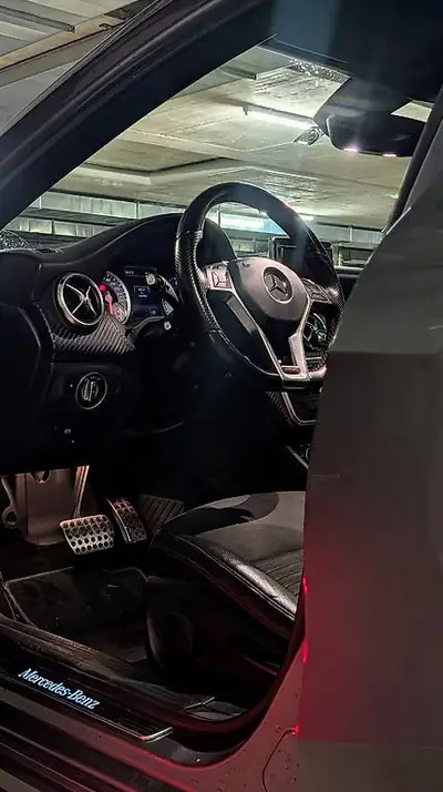 Mercedes-Benz Classe A 200 AMG Line — Compacte sportive, 145'000 km, transmission automatique — interni