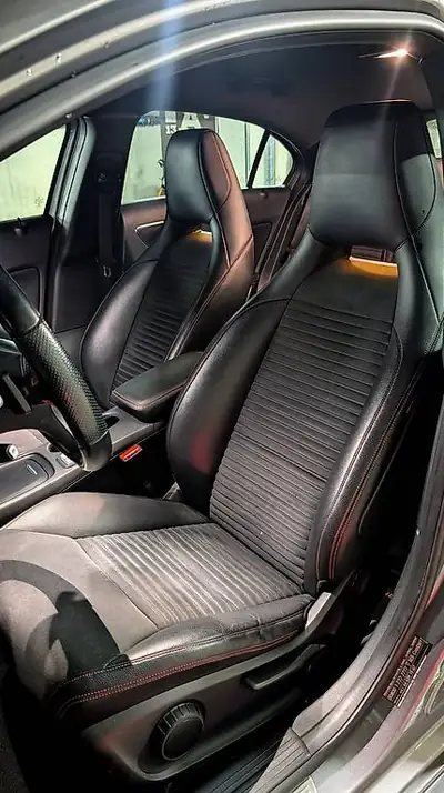 Mercedes-Benz Classe A 200 AMG Line — Compacte sportive, 145'000 km, transmission automatique — cruscotto