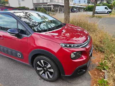 Citroën C3 1.2 PureTech Shine — Citadine élégante, 66 000 km, intérieur rouge signature — Heckansicht