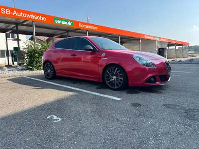 Alfa Romeo Giulietta 1750 TBi Quadrifoglio Verde TCT — Sportive italienne authentique, 143'000 km — vue extérieure