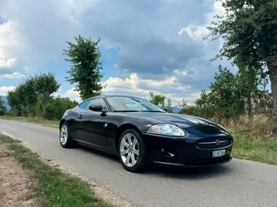 Jaguar XK 3.5 V8 — Coupé sportif britannique, 258 ch et design intemporel — vue extérieure