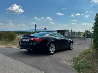Jaguar XK 3.5 V8 — Coupé sportif britannique, 258 ch et design intemporel — côté