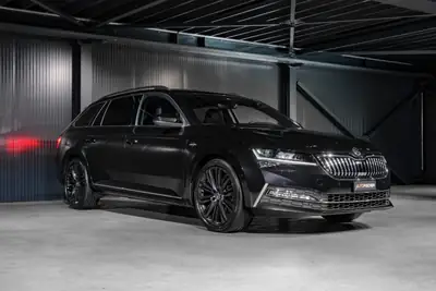 Skoda Superb Combi 2.0 TDi L&K 4x4 — Monospace diesel premium, 74 250 km, transmission DSG — tableau de bord