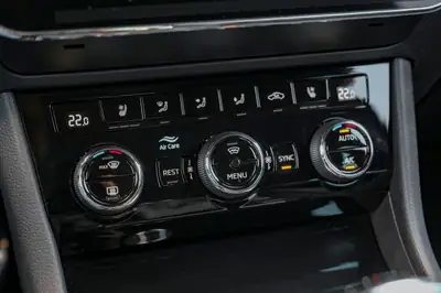 Skoda Superb Combi 2.0 TDi L&K 4x4 — Monospace diesel premium, 74 250 km, transmission DSG — Miniature 20